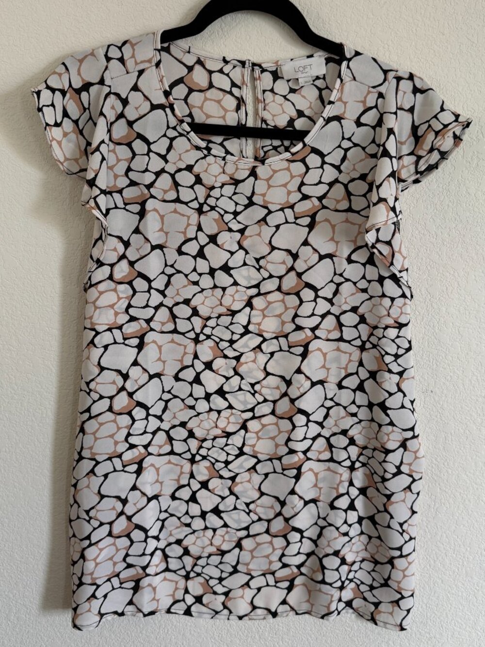LOFT Outlet Abstract Print Blouse Short Sleeve Keyhole Back Size L Neutral Work